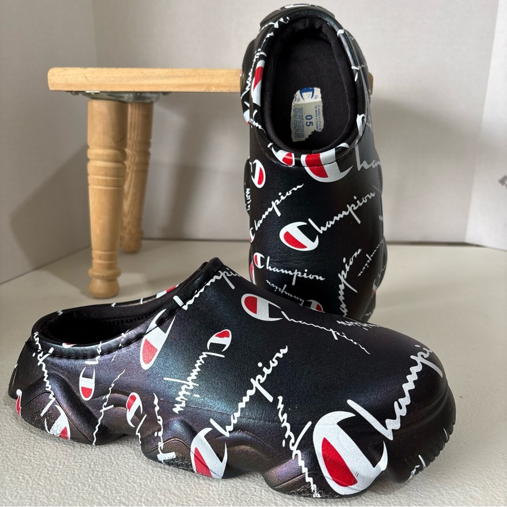 Champion Super Meloso Warped Slip On Logo Clogs Shoes Boys Size 5
